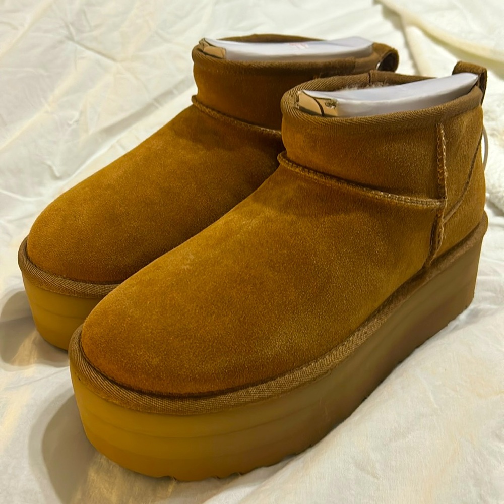 Brand New with Original Box & Tags UGG Classic Ultra Mini Platform size 7.